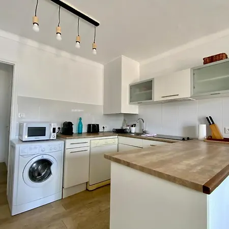 L'ensoleiado- Seaside And Parking! *