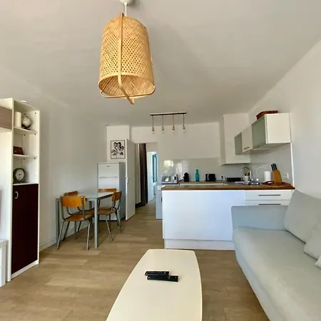 Lensoleiado- Seaside And Parking! Apartment